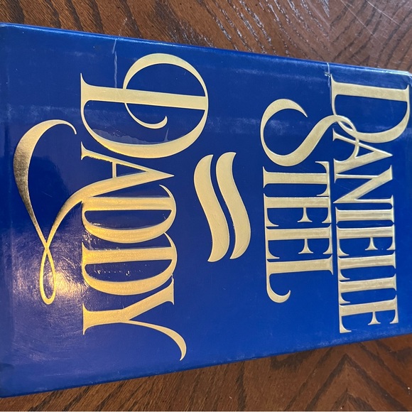 Danielle Steel hardcover books | set of 4 - Picture 11 of 15